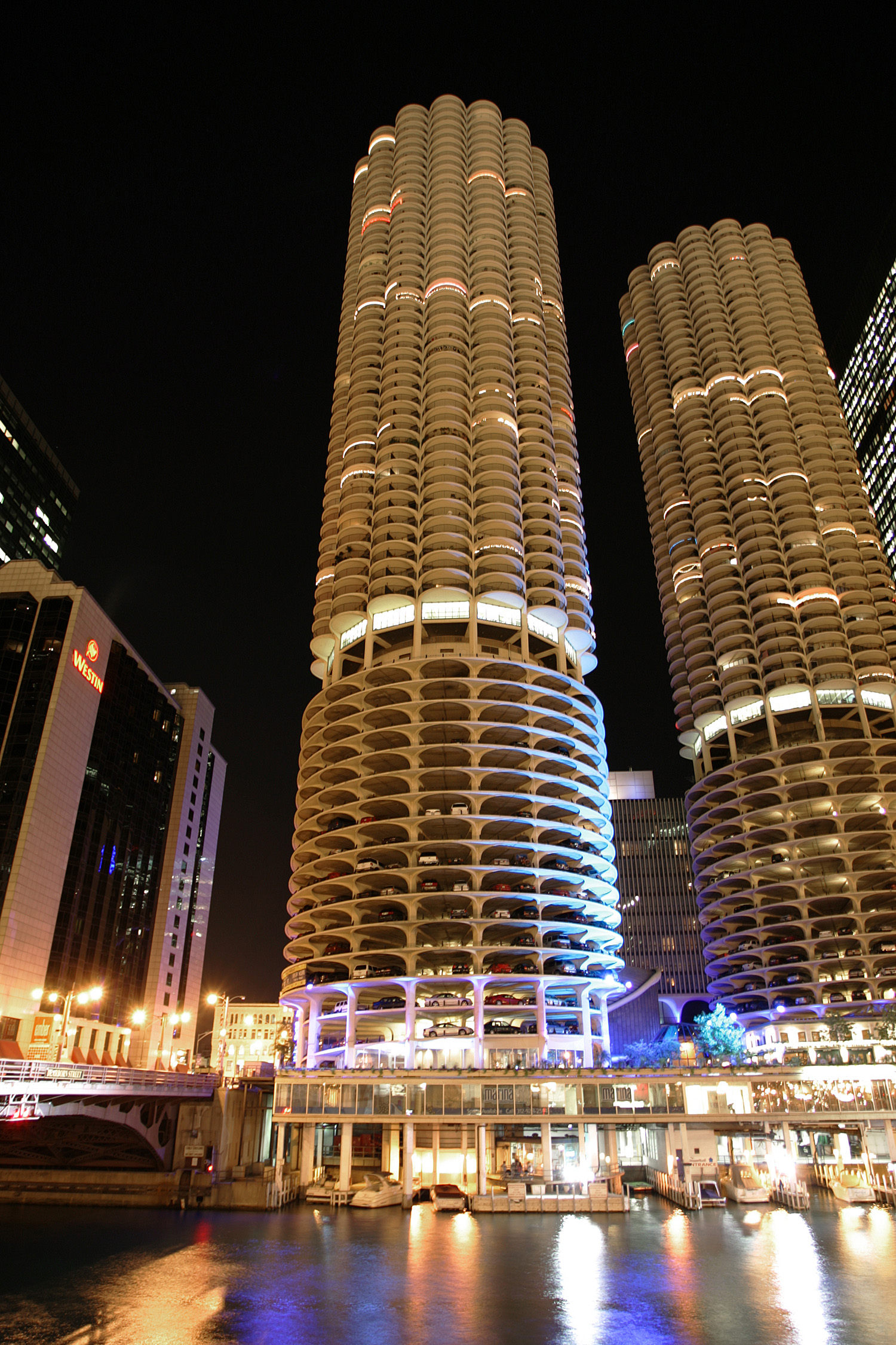 Marina City II, Chicago - Night view from the south. © Mathias Beinling
